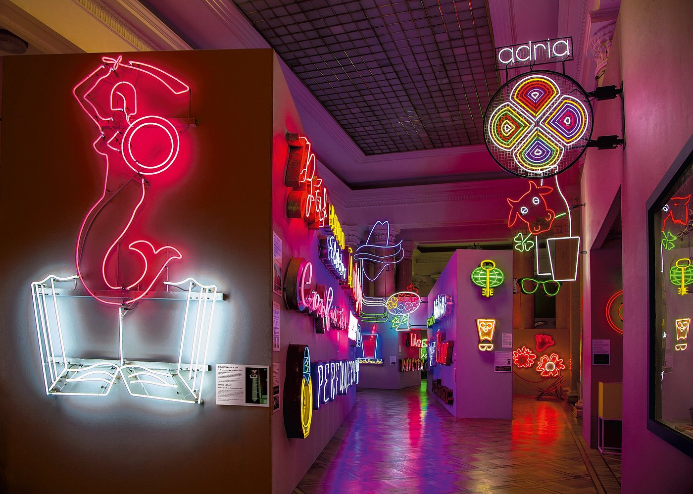 Muzeum Neonów w Warszawie z historycznymi neonami