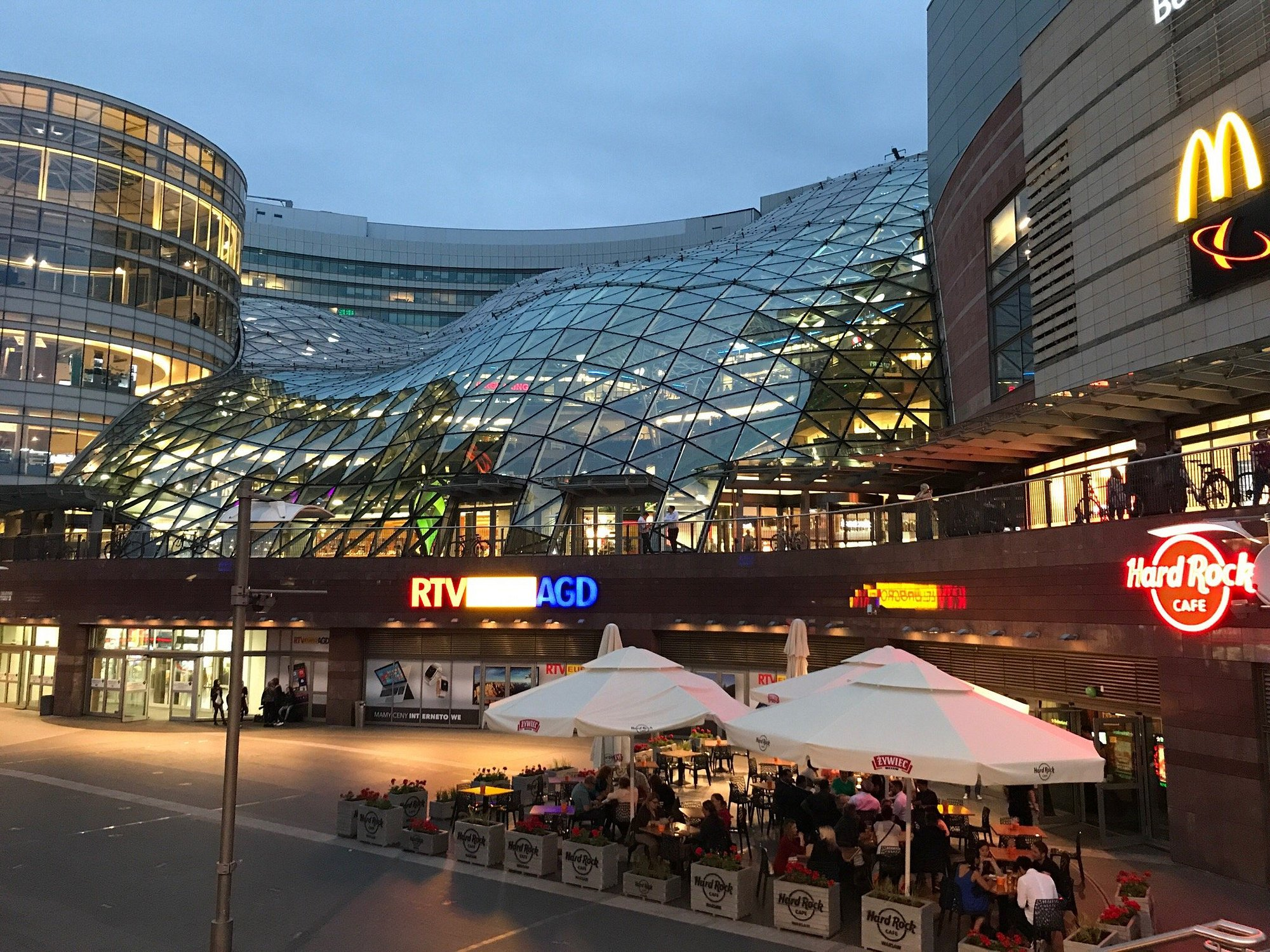 Złote Tarasy centrum handlowe w centrum Warszawy